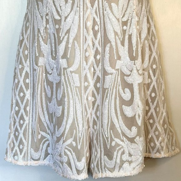 💔💔 SOLD 💔💔 NWOT LULU’S CATCH A SPARK WHITE & NUDE SEQUIN ROMPER - Picture 5 of 14